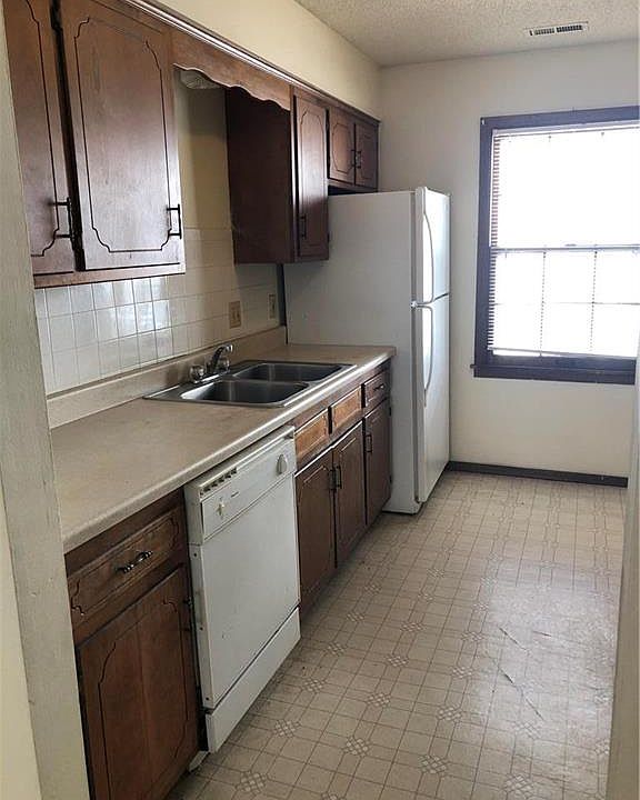 1214 Tennessee St Lawrence, KS, 66044 Apartments for Rent Zillow