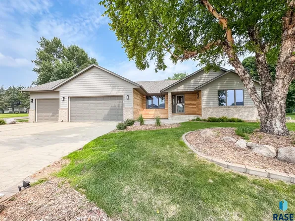 385 W South St, Parker, SD 57053