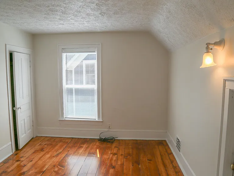 707 N Walnut St — Photo 12