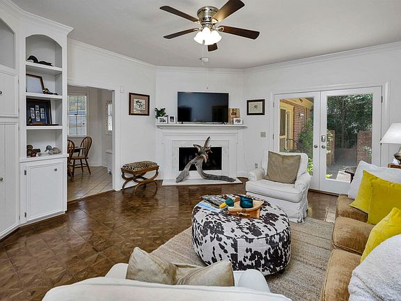 5th image of 717 Poinsettia St