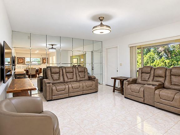 2nd image of 412 S Luna Ct APT 9