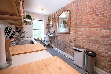 Rented by R New York