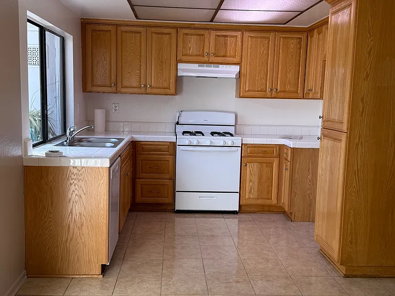 1910 W Palmyra Ave #127 — Photo 10