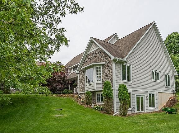 2nd image of 846 Joseph Ct #19