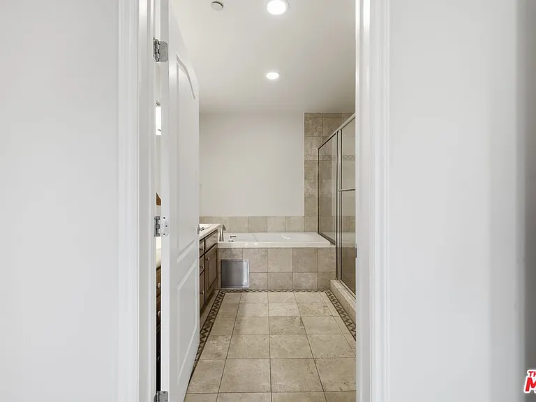 1838 Westholme Ave #203 — Photo 31