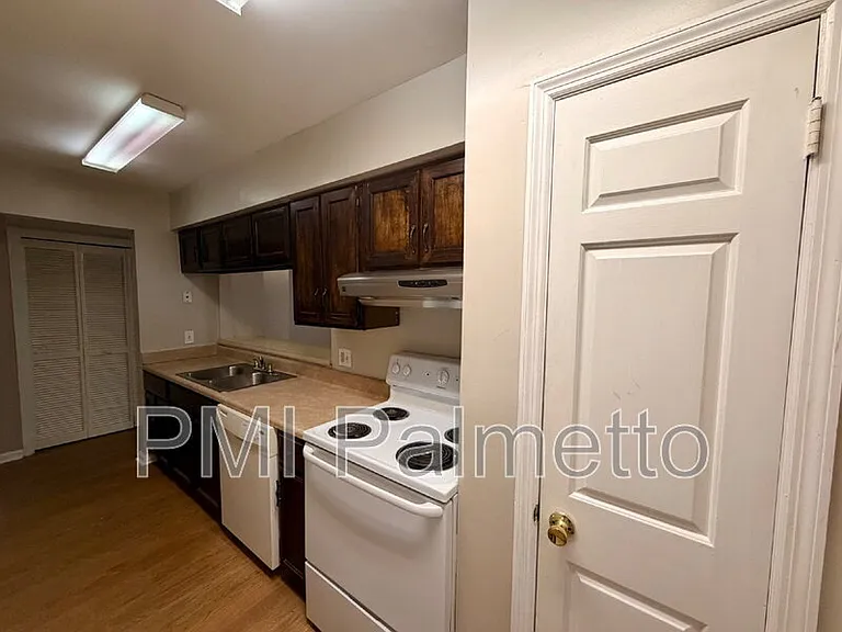 33 Chestnut Ferry Rd #105 — Photo 7