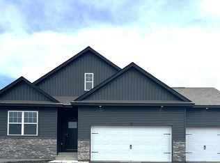 717 Winterberry Ln, Waconia, MN 55387