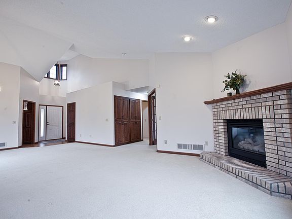 5th image of 1212 Silverthorn Ct