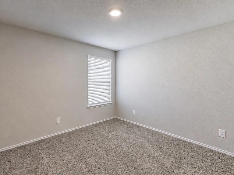 1018 Sycamore Dr — Photo 11