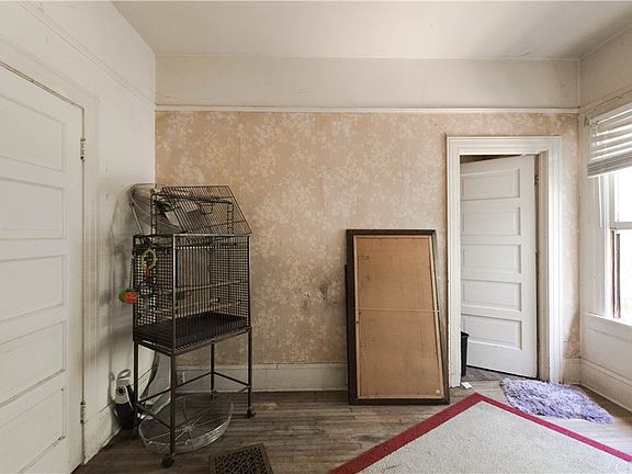 5th image of 301 E Fern Ave