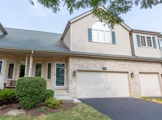 613 Charlemagne Cir, Roselle, IL 60172