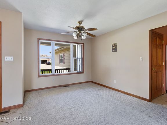 5th image of 588 N Madison Ave