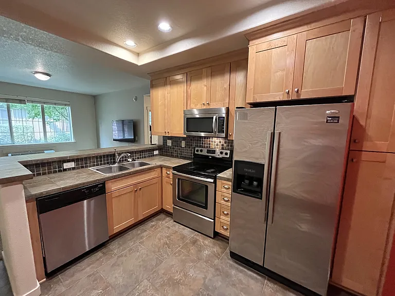 7907 NE Rockne Way #1 — Photo 2