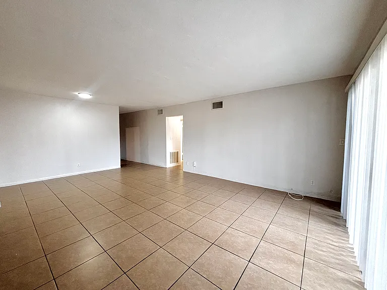 1735 Dewey St #106 — Photo 6
