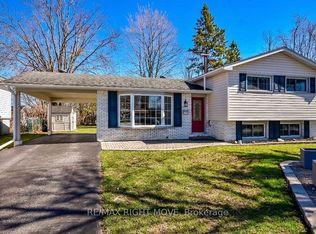 323 Collins Dr, Orillia, ON L3V 1E5