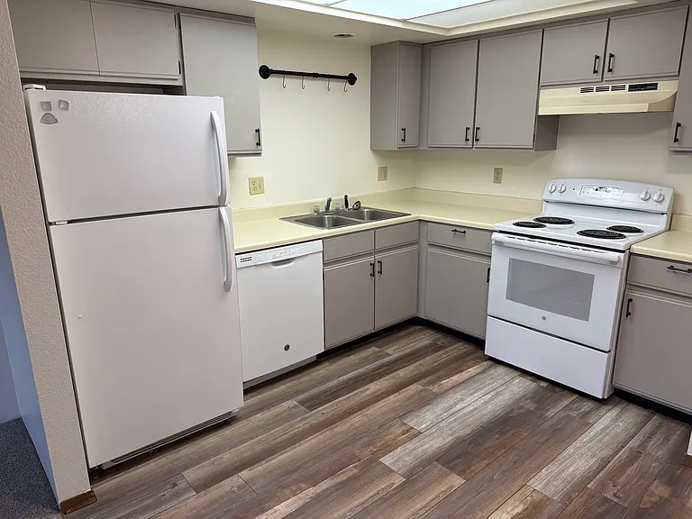 5208 Sunset Dr — Photo 3