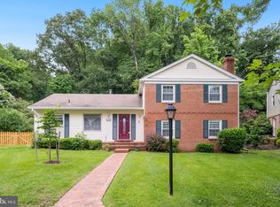 6801 Lamp Post Ln, Alexandria, VA 22306
