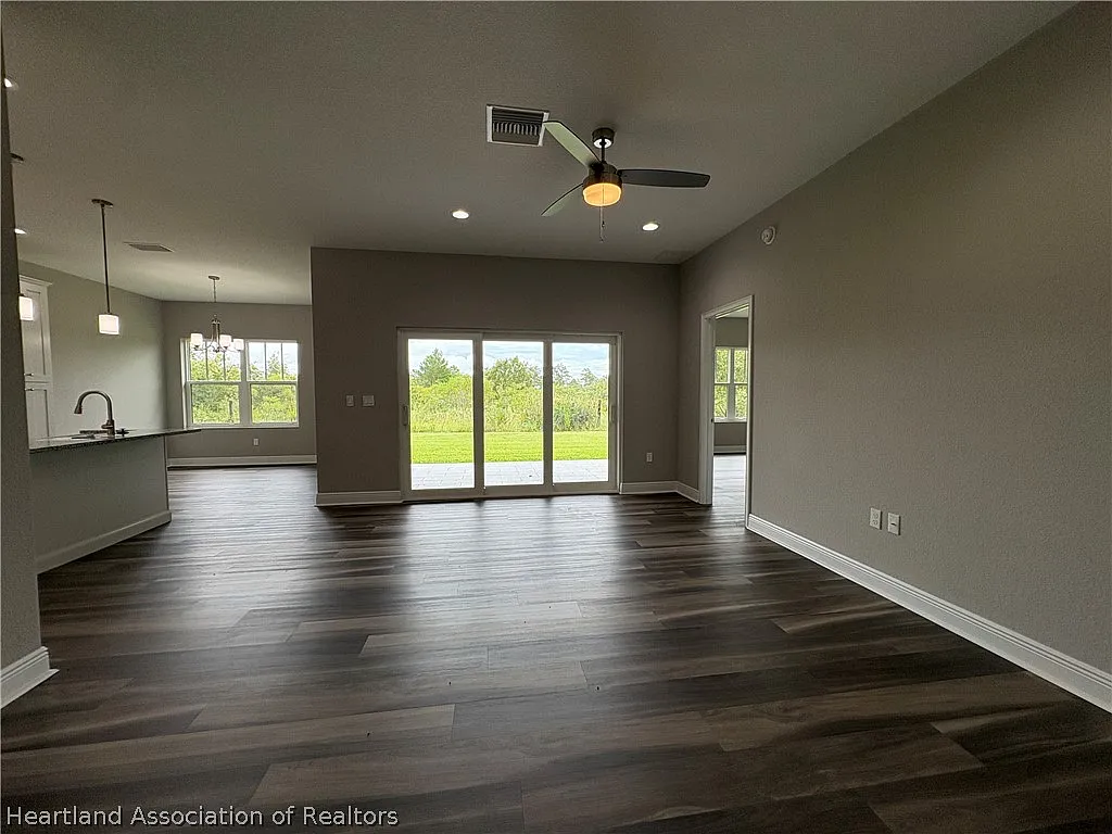 2 bed, 2.0 bath, 1462 sqft, $2,000 — Photo 4