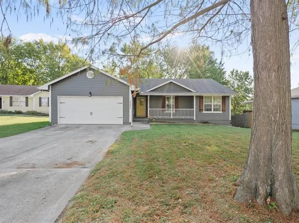 1701 N Jones Ct, Independence, MO 64056