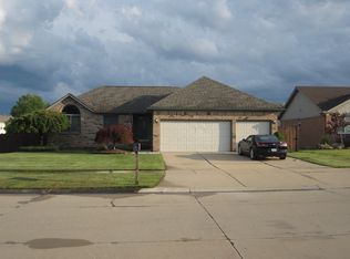 28972 Pinehurst Dr, Chesterfield, MI 48051