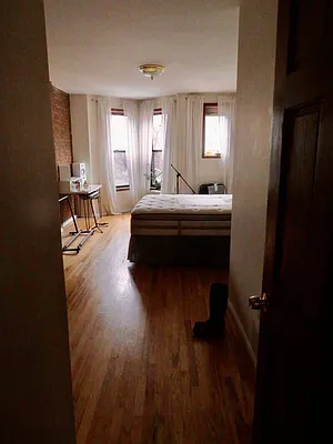 Rented by Space Real Estate | media 34