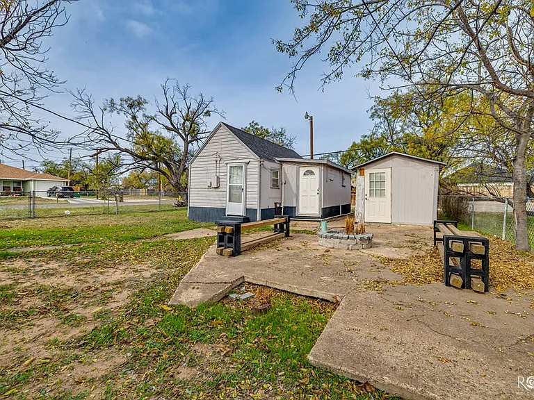 226 W Avenue M — Photo 14