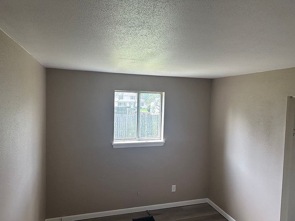2nd image of 4012 N Rochelle Ln