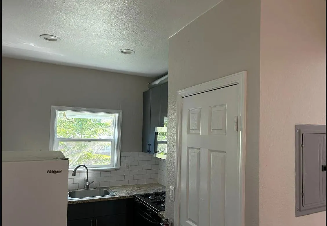213 E Park St — Photo 1