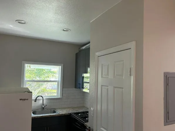 213 E Park St #1, Stockton, CA 95202