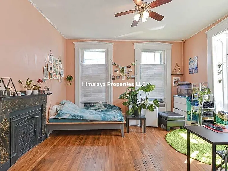 Hillside St — Photo 11