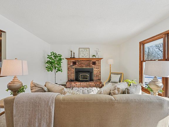 4th image of 5520 Glenavon Ave