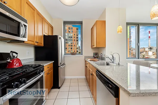 Rented by NextStopNY | media 24