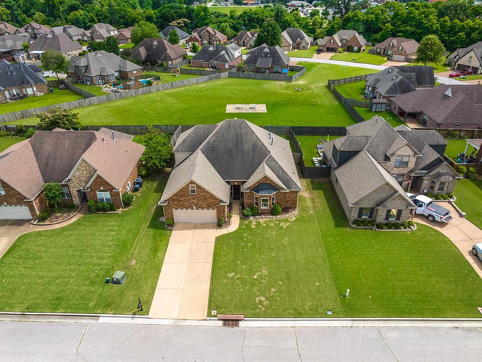 1st image of 180 Whispering Meadows Dr