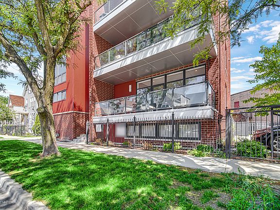 3rd image of 3518 W Wolfram St Unit 1