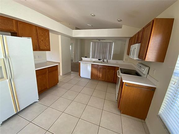 5th image of 31339 Heatherstone Dr