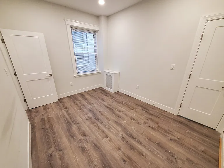 51 Queensberry St #25 — Photo 13