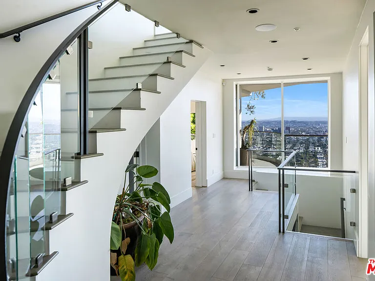 8572 Hillside Ave — Photo 15