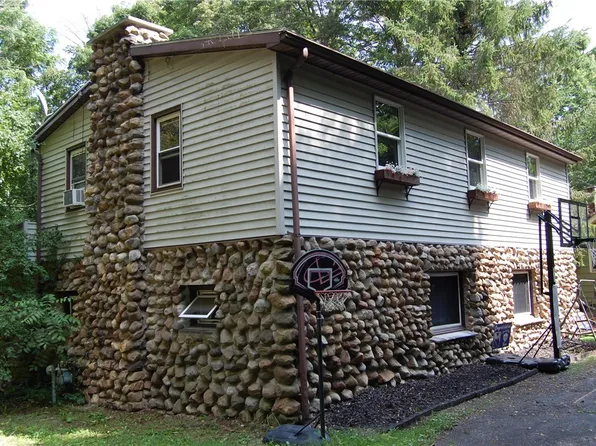 8695 Hawkins Hollow Rd, Batavia, NY 14020