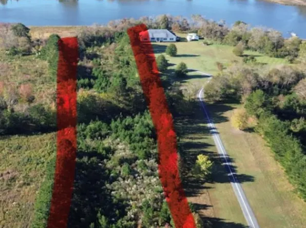 8 Mink Farm Rd, Onancock, VA 23417