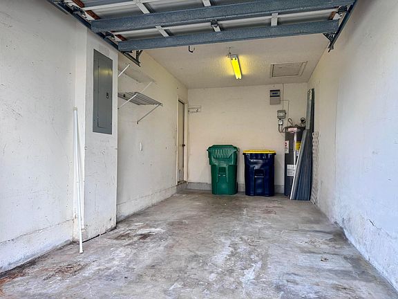 3rd image of 4989 SW 32nd Terrace