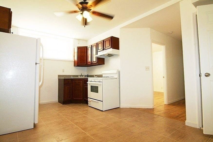 2nd image of 454 Lorimer St #1A
