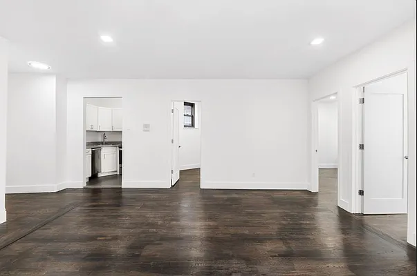 Rented by Mossanen Group | media 31