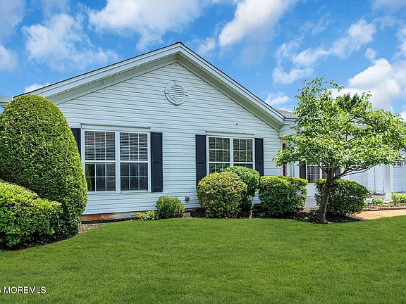 3rd image of 146 Greenlawns Drive