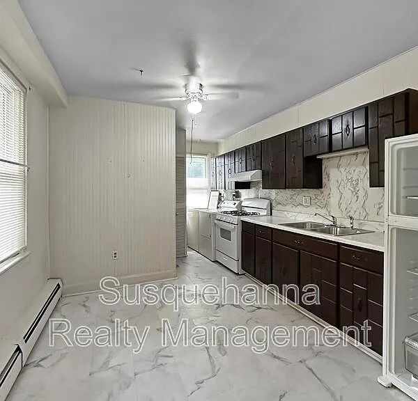 438 W Orange St #1 — Photo 2