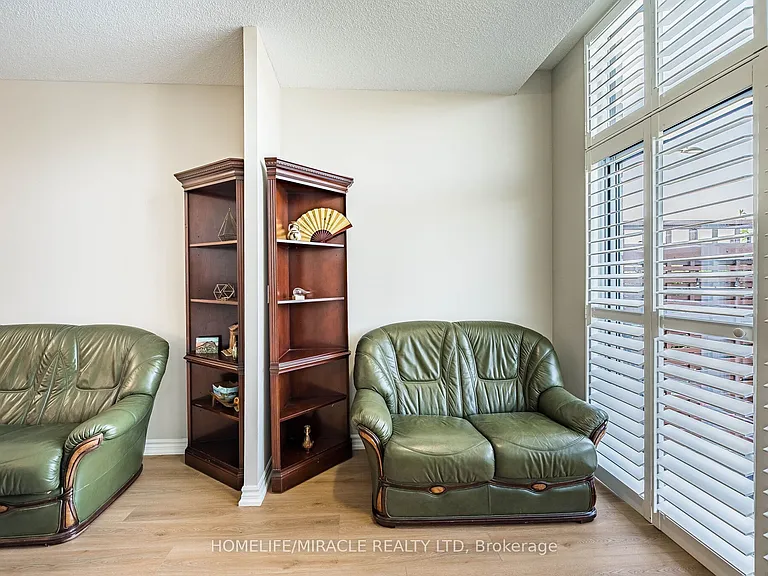 18 Harding Blvd #121 — Photo 21