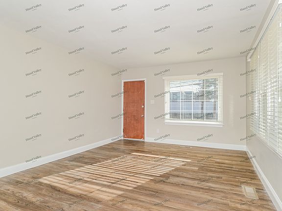 3rd image of 1115 Ann Ave