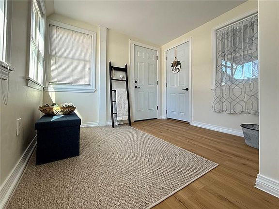 3rd image of 461 River Rd