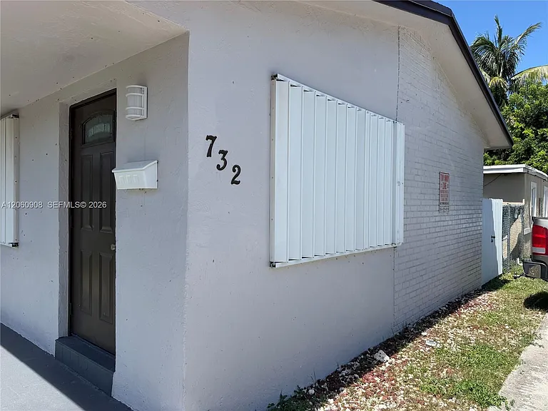 732 SW 6th St #732 — Photo 14