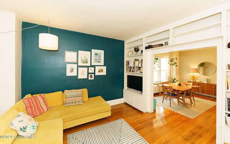 5th image of 52 Forest Avenue