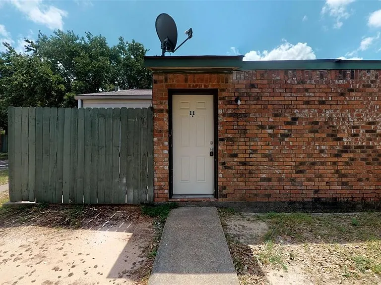 725 Peppertree Dr #11 — Photo 1